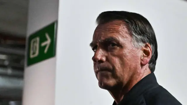 Bolsonaro em Prisão Domiciliar: Decisão do STF e Protestos em Todo o Brasil